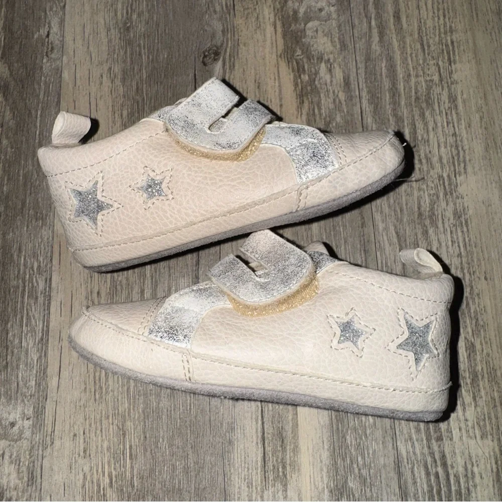 ☀️6/$20☀️ Baby Walker Shoes with Star Accents